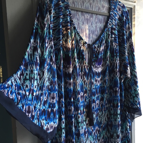 cha cha vente Tops - 🦋 3x Cha Cha Vente Bell Sleeve Chiffon Trim Top
